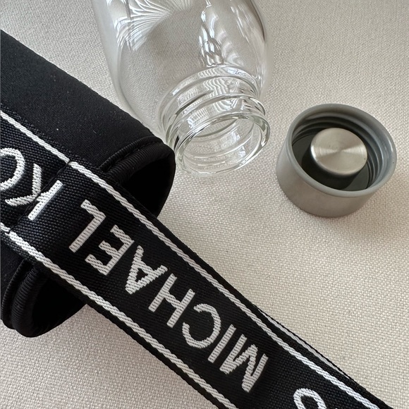 New Michael Kors glass water bottle - Picture 2 of 3